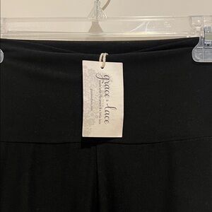 Grace & Lace Black leggings.